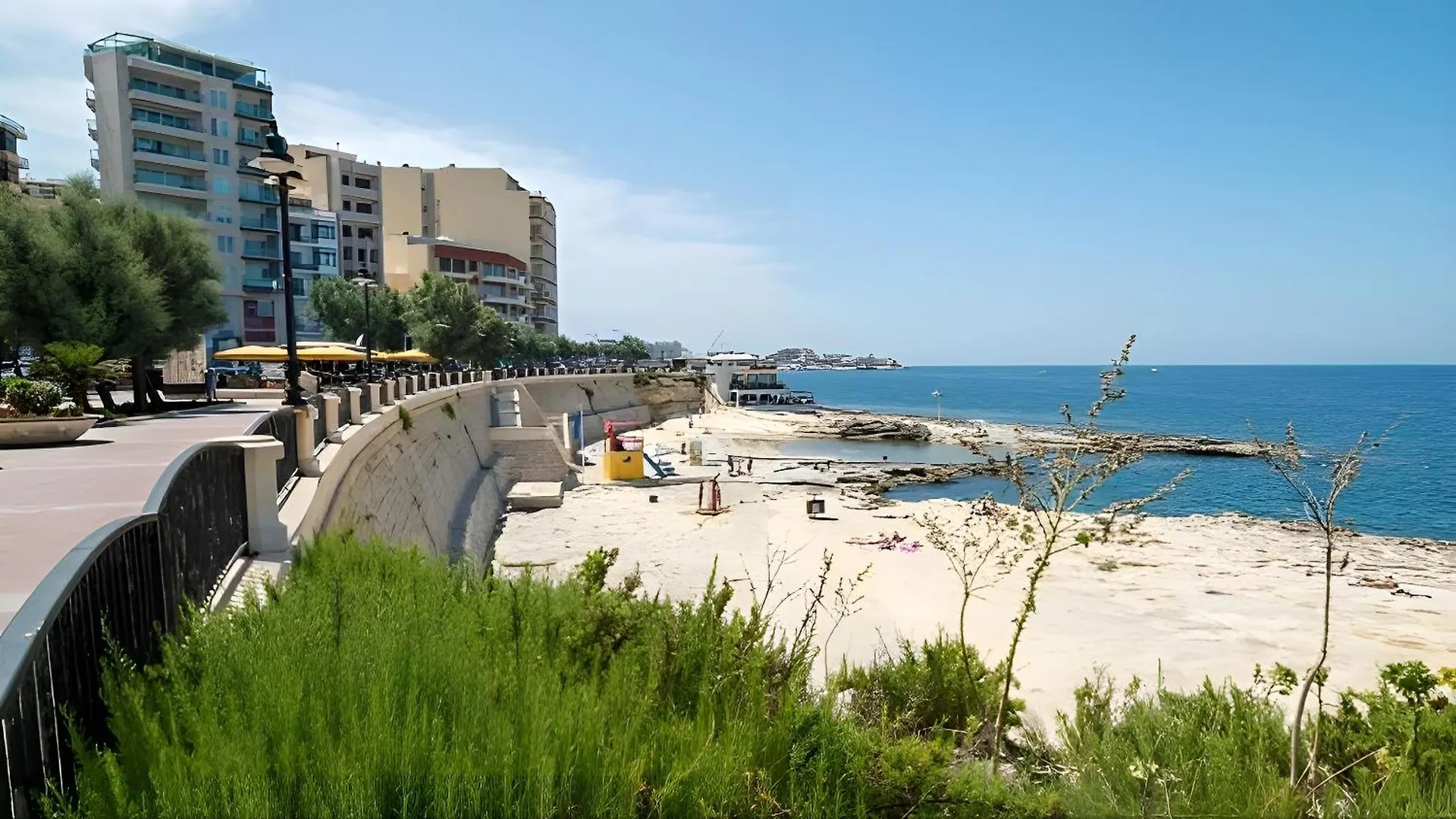 Sliema Cosy Penthouse With Bbq Apartment